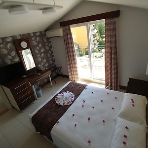Bitişik Oda